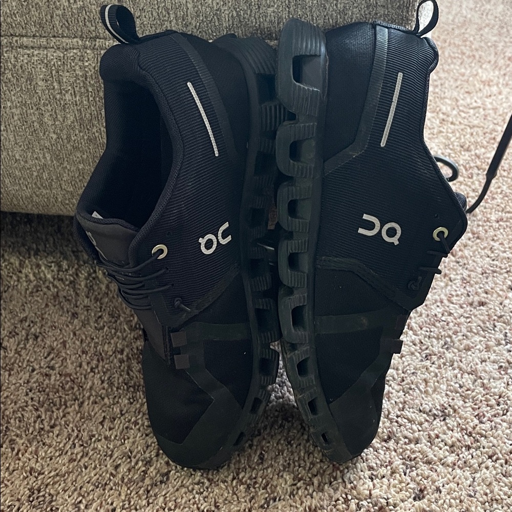 Oncloud Black Athletic Shoes